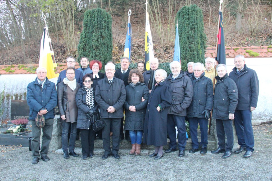 2018 November: Gedenkfeier am Vertriebenendenkmal in Bogen